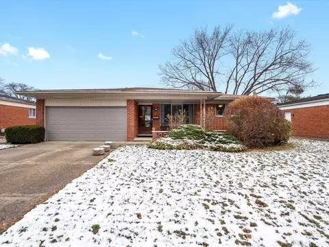 2529 Frazho Rd, Warren, MI 48091