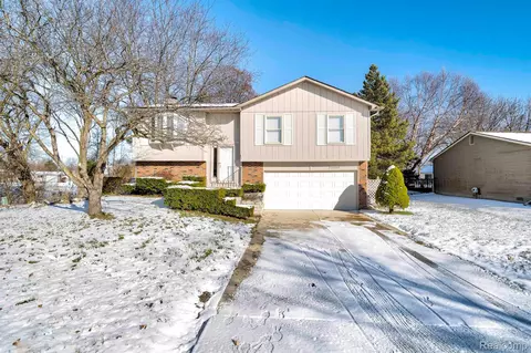 23860 Cranbrooke Dr, Novi, MI 48375