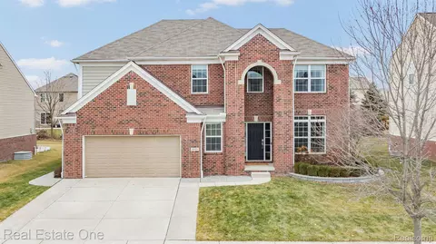 49159 Gaviota Ln, Macomb, MI 48044