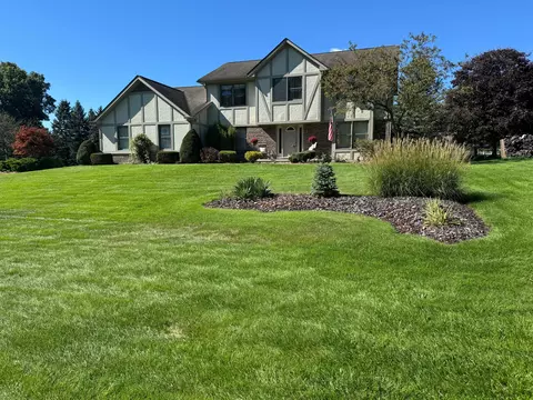 2606 Pigeon Forge Dr, Brighton, MI 48114