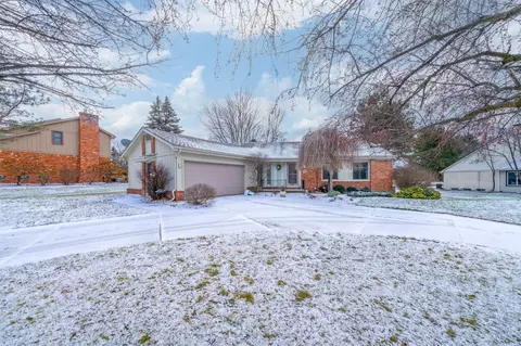 6367 Denton Dr, Troy, MI 48098