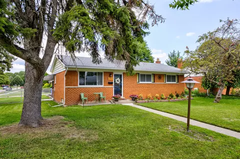 13753 Iowa Dr, Warren, MI 48088