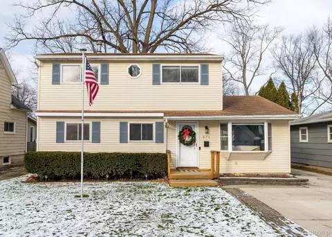 271 Fairgrove St, Romeo, MI 48065