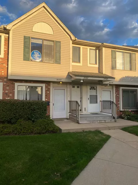 30767 Hidden Pines Ln #28, Roseville, MI 48066