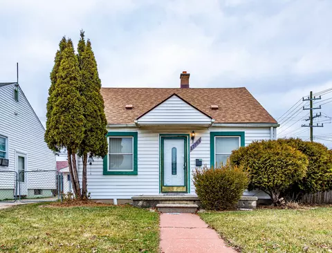 17763 Lowell St, Roseville, MI 48066