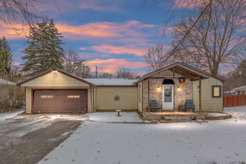 6092 Northrup Dr, Waterford, MI 48329