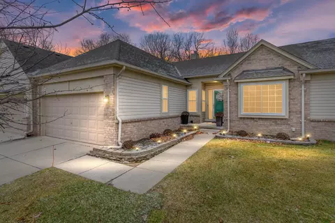 34154 Birchway Cir, Sterling Heights, MI 48312