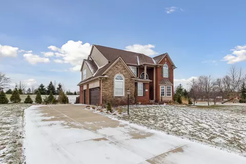 24116 Meadowcreek Cir E, Lyon, MI 48178