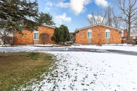 7339 Ellingrove Dr, White Lake, MI 48383