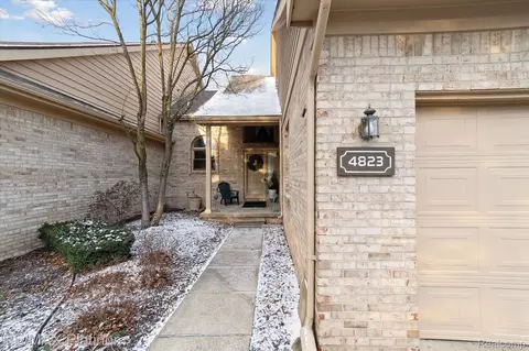 4823 Fairways Dr, Genoa, MI 48116