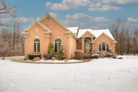 8933 Bordman Rd, Almont, MI 48003