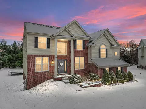 8296 Kingfisher Crt Ct, Commerce, MI 48382