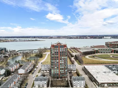 3320 Spinnaker Ln #10B, Detroit, MI 48207