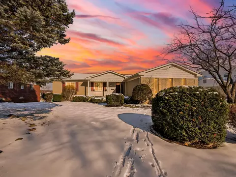 36660 Lansbury Ln, Farmington, MI 48335