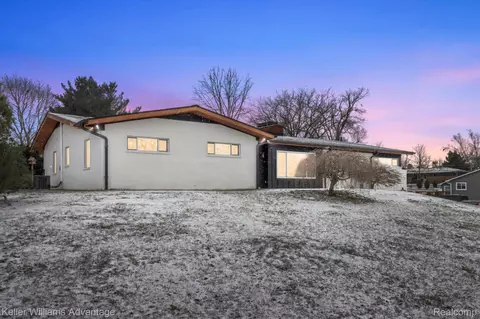 24931 Glen Orchard Dr, Farmington Hills, MI 48336