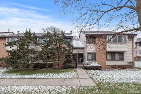 4551 Laurel Club Cir #33, West Bloomfield, MI 48323