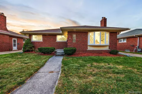 3310 Anna Ave, Trenton, MI 48183