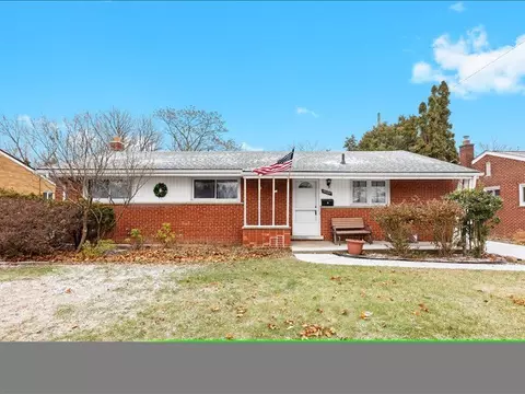 32224 Knollwood Dr, Warren, MI 48092