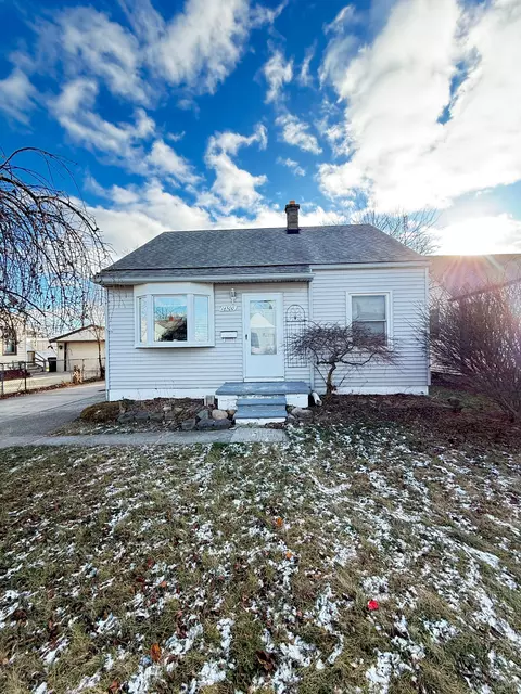 16500 Roberts St, Roseville, MI 48066