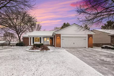 2221 Flanders Dr, Rochester Hills, MI 48307