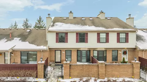 31139 Country Blf, Farmington Hills, MI 48331