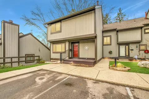 511 Victoria Sq, Brighton, MI 48116