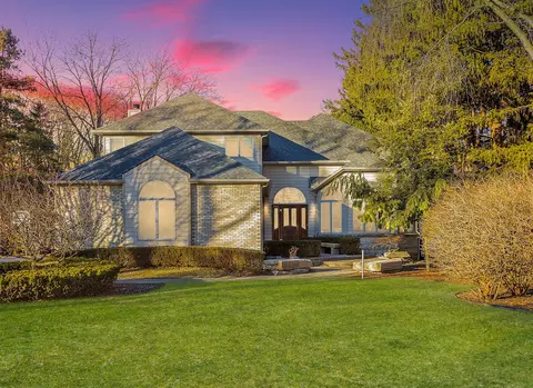 685 Trinway Dr, Troy, MI 48085