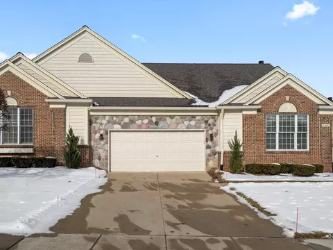 1360 Rock Valley Dr, Rochester, MI 48307