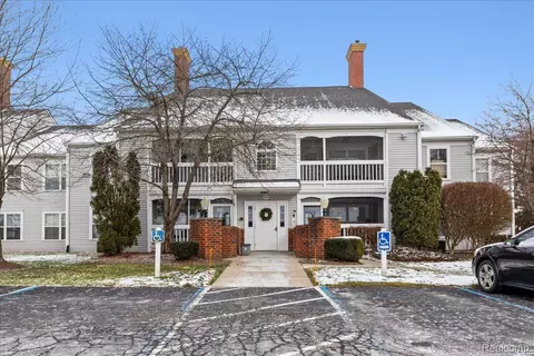1137 Curzon Crt Ct #101, Howell, MI 48843