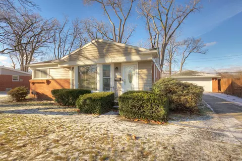 17603 Dolores St, Livonia, MI 48152
