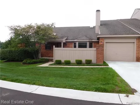 7362 Birkshire, West Bloomfield, MI 48322