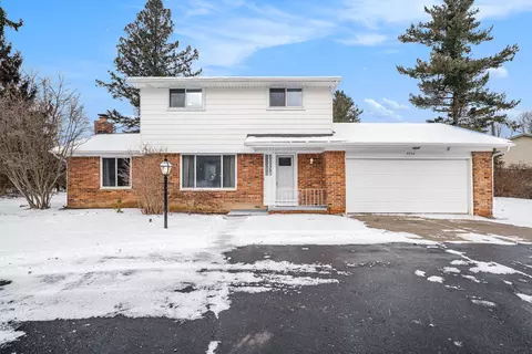 7728 Holcomb Rd, Independence, MI 48348