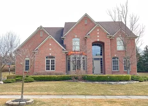 30292 Sterling Dr, Novi, MI 48377