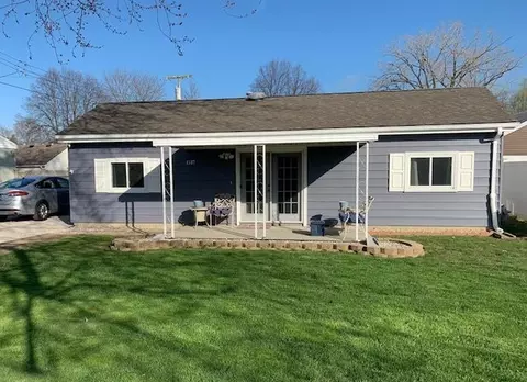 1317 Vineyard Dr, Monroe, MI 48161