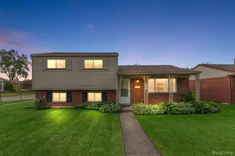 2794 Pall Mall Dr, Sterling Heights, MI 48310