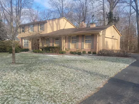 3130 Caswell Dr, Troy, MI 48084