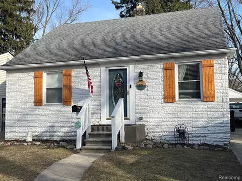3327 Pershing St, Wayne, MI 48184