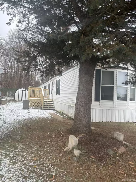 1478 Crescent Ln, Flint, MI 48532