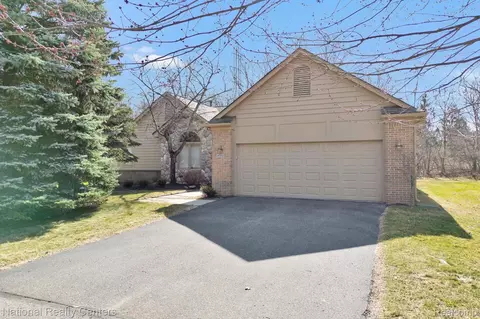 5059 Pheasant Cv, West Bloomfield, MI 48323