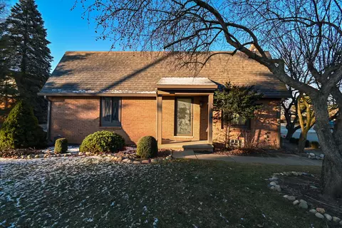 1985 Pondview, Rochester Hills, MI 48309