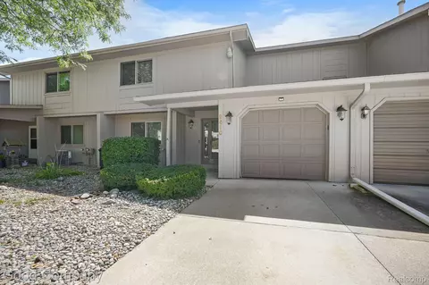9510 Fenwin Dr, Grand Blanc, MI 48439