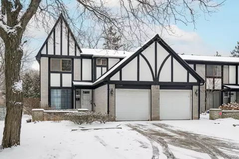 22658 W 11 Mile Rd, Southfield, MI 48034