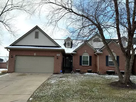 573 Snowfall Crt Ct, Genoa, MI 48843