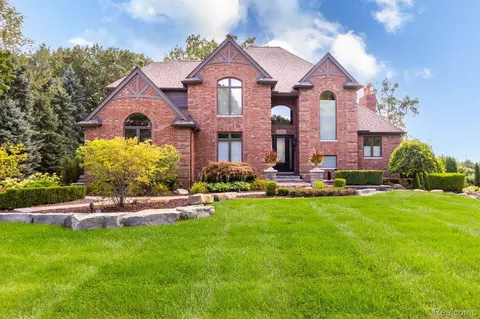 63100 Indian Hills Dr, Washington, MI 48095