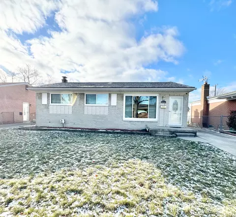 28521 Ursuline St, Saint Clair Shores, MI 48081