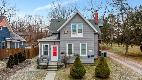 31 Washington St, Mount Clemens, MI 48043