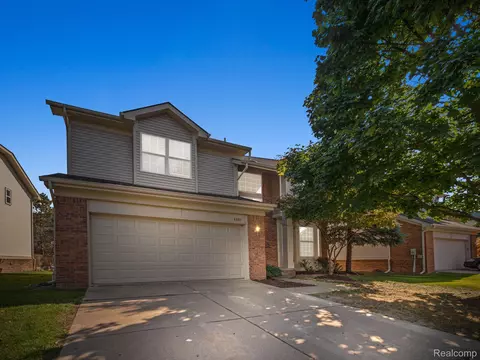 4681 Amberwood, Oakland, MI 48306