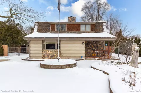 2820 Buckner Rd, Orion, MI 48362