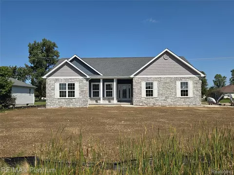 7520 Peppermill Dr, Mundy, MI 48473