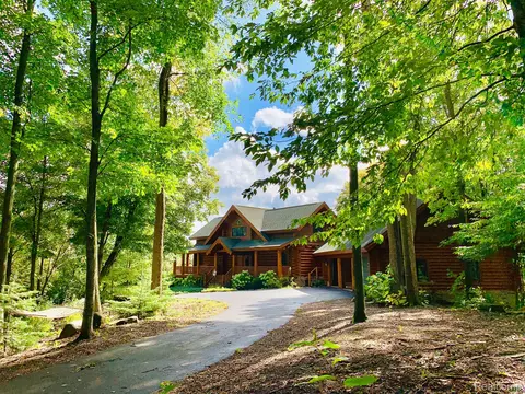 6004 Spyglass Hill Crt Ct, Bellaire, MI 49615